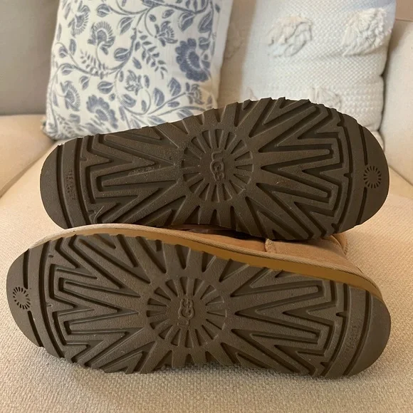 Classic Short II Uggs - Picture 4 of 5